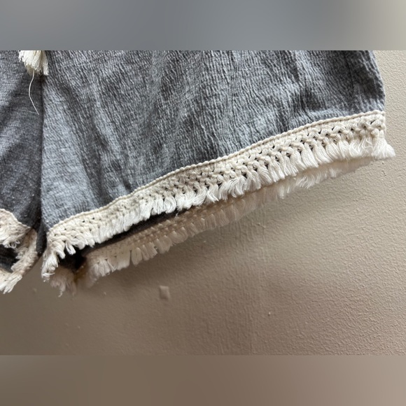 Adorable gray shorts - Picture 4 of 7